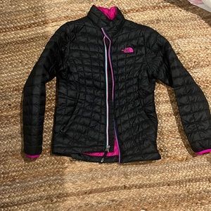 Adorable Girls North Face puffer jacket! Perfect condition!! Girls size M(10-12)